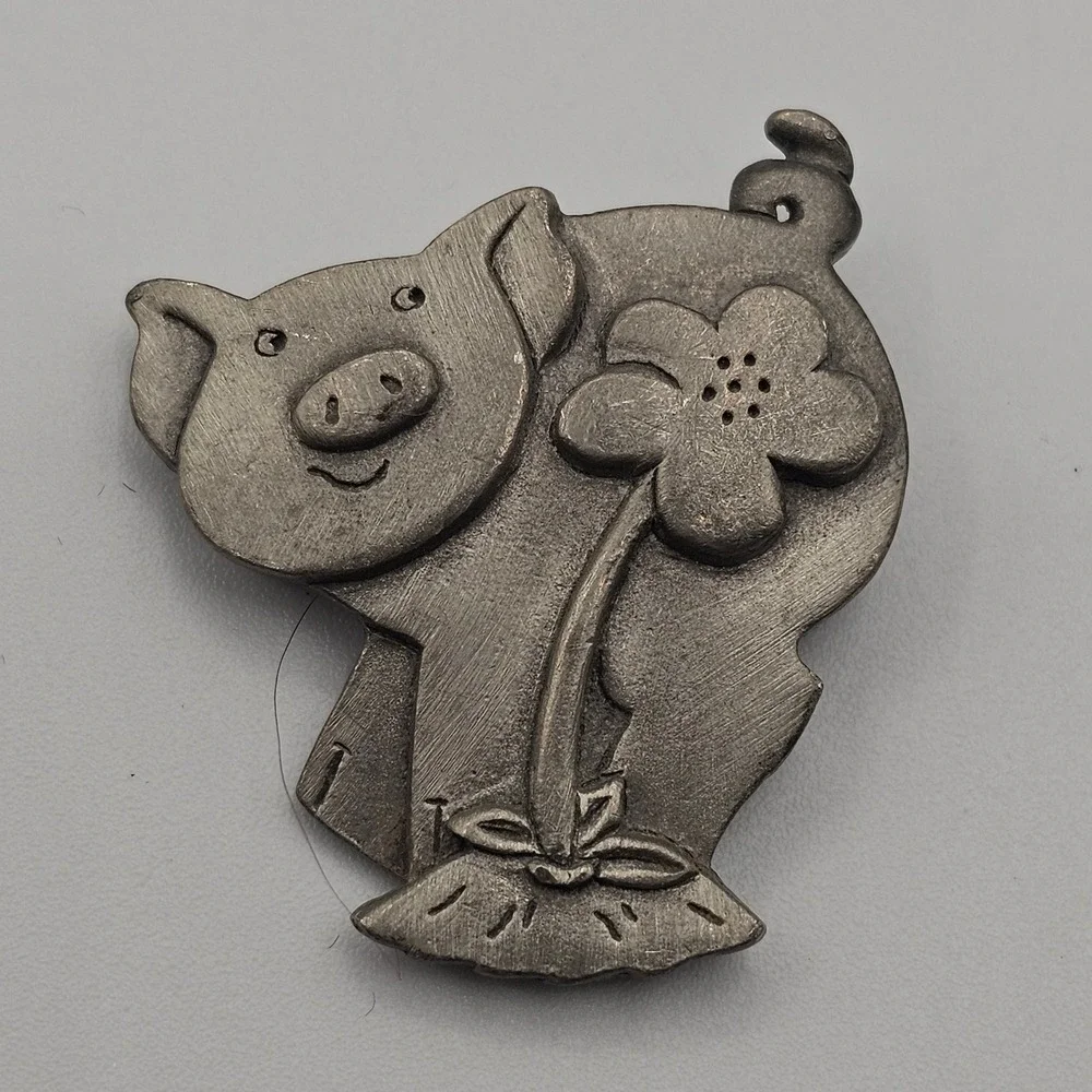 Pewter‎ Pig Brooch Vintage 1998 Flower Lapel Pin Signed Mali Farm Barn Animal